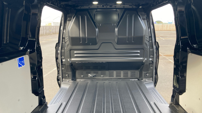 Ford Transit Custom 320 L2 Diesel Fwd 2.0 EcoBlue 150ps H1 Van Limited - Image 23
